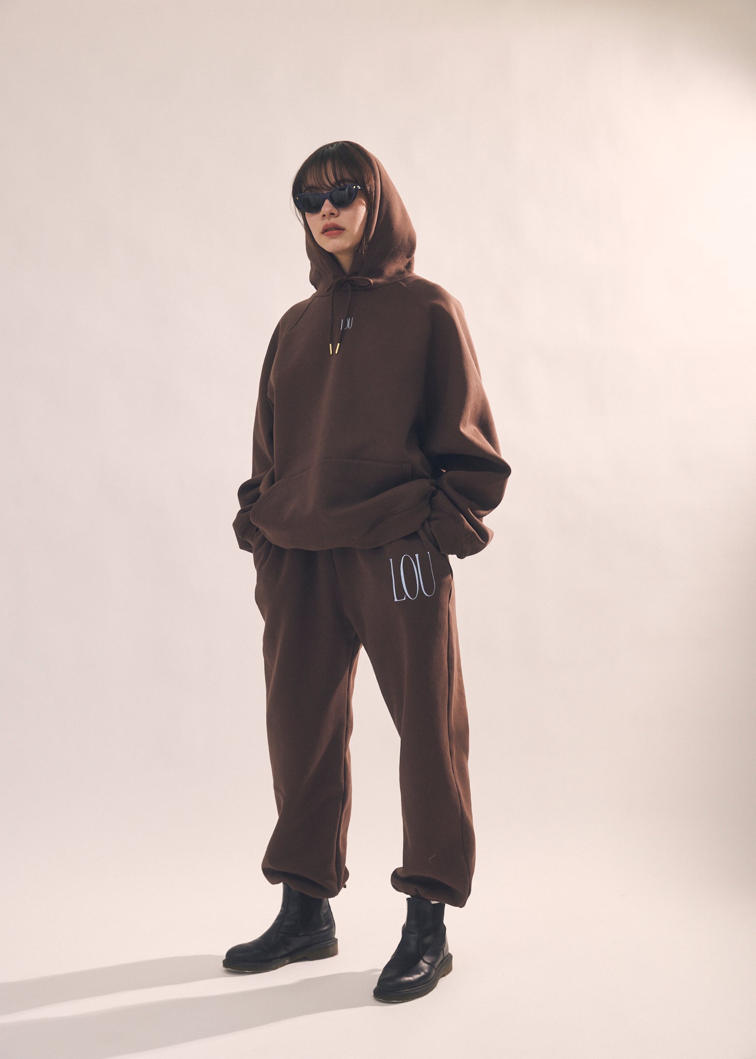 LOOSE SWEAT PANTS 【BROWN】 – LOU OFFICIAL ONLINE STORE